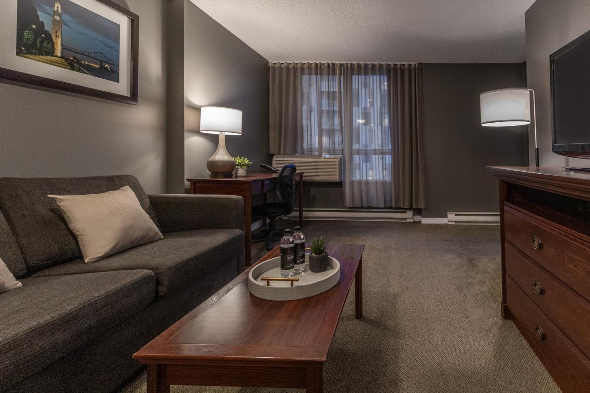 Hotel Faubourg Montreal Centre-Ville Downtown Экстерьер фото
