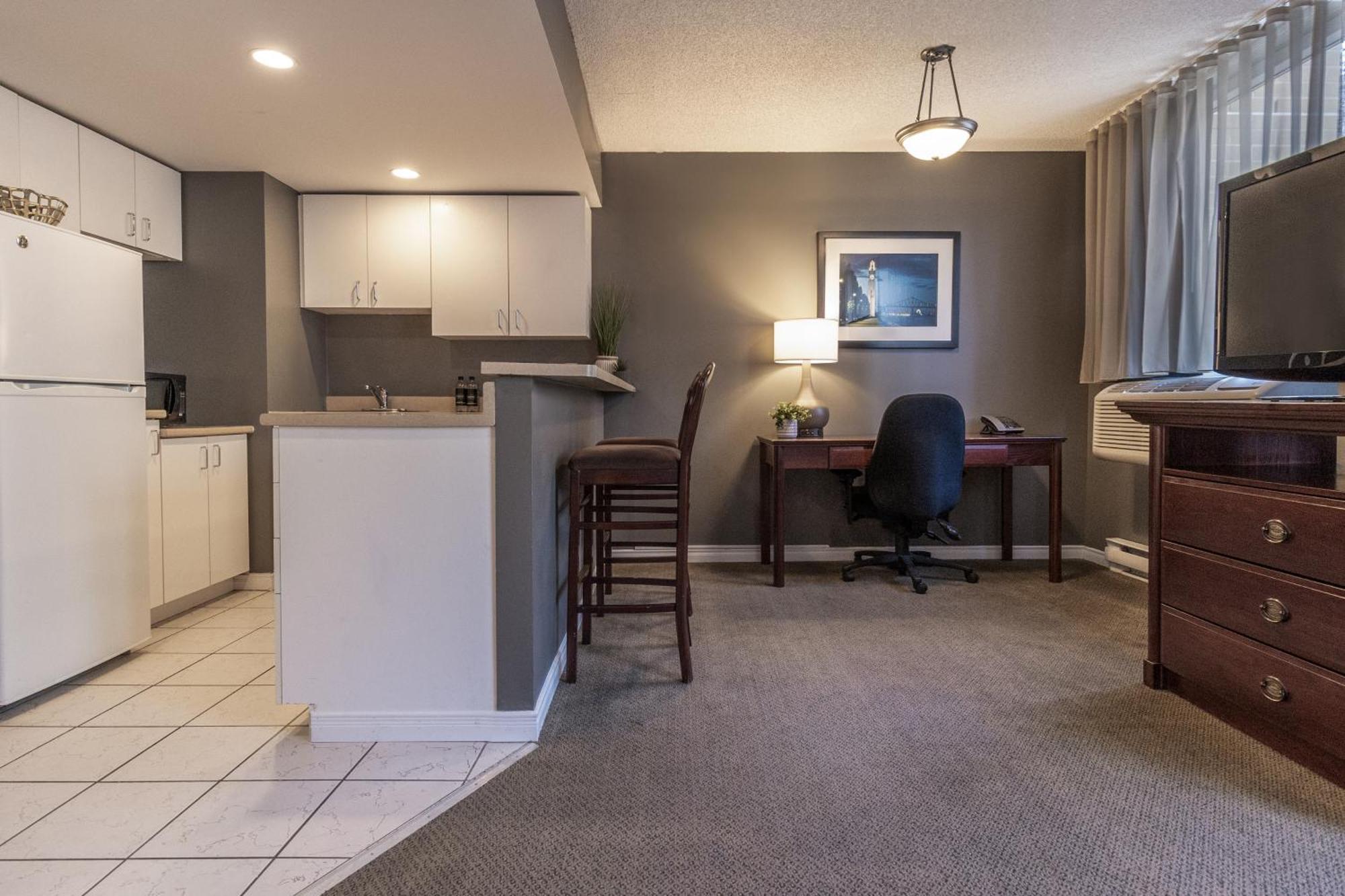 Hotel Faubourg Montreal Centre-Ville Downtown Экстерьер фото